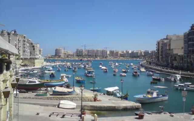 Seafront Apartment Spinola Bay