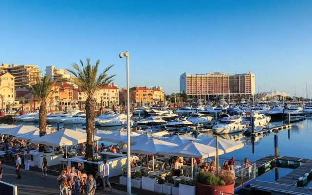 Los Arcos Apartments