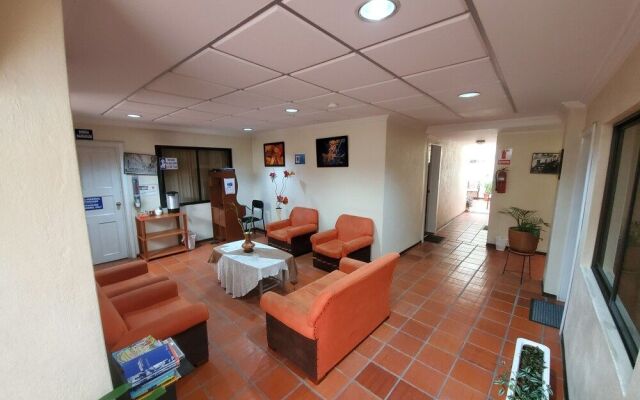 Mariscal Inn & Suites