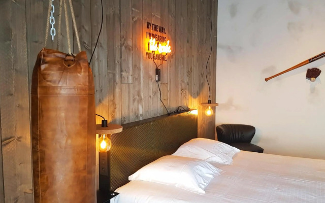 Upstairs Hotel