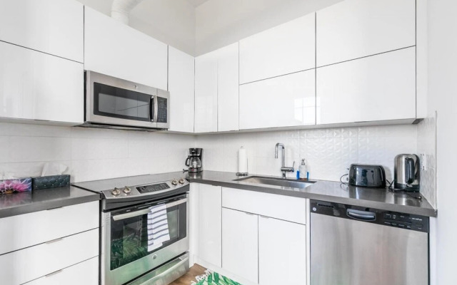 Grand 2Br Dundurn Loft Rooftop Terrace With Sunbeds Parking Gym