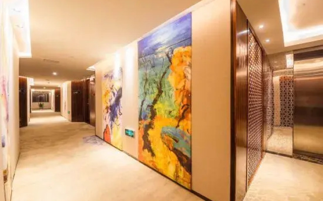 Tianlun Huangchao International Hotel(Chibi North Railway Station)