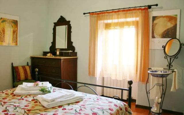 Beautiful private villa with WIFI, private pool, TV, pets allowed and parking, close to Arezzo