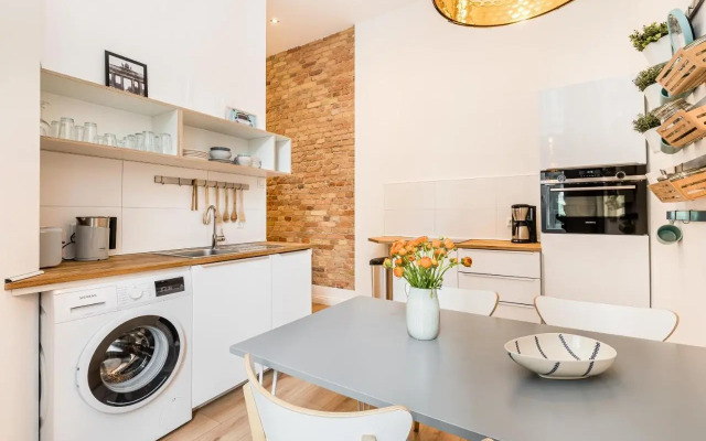 Stylish New Cube Loft II by Berlin-Wall-Apartments