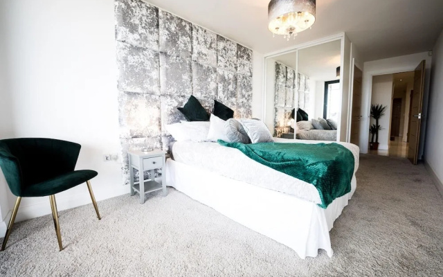 No2 Sandy Bay , Luxury Beachfront Apartment