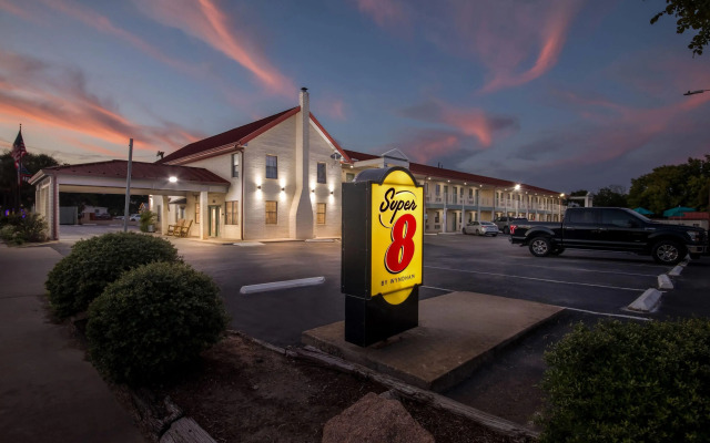 Super 8 by Wyndham Fredericksburg