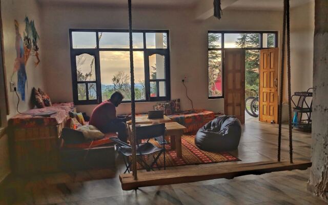 The Bunker Hostel - Dharamkot