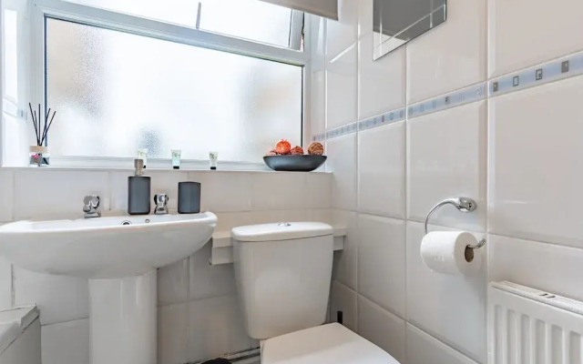 1br-sleeps2-parking-nearcitycentre-jlr-nec