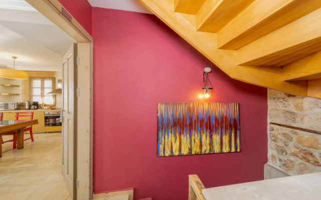 Glamorous Hotel Room Near Hadrian s Gate