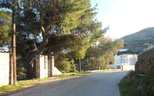 Enchanting Island House on Syros Island, Chroussa Village Surrounded b