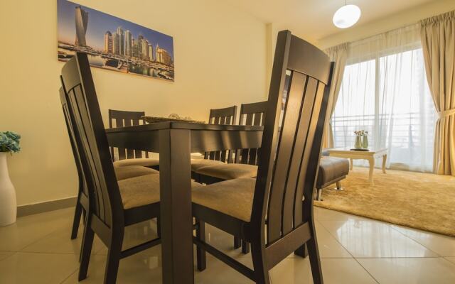 Deluxe Apartment with Lake View