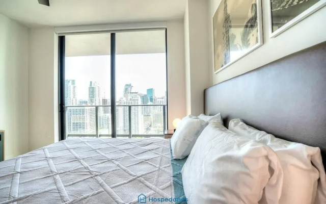 Apartment in New Luxury Condo Downtown