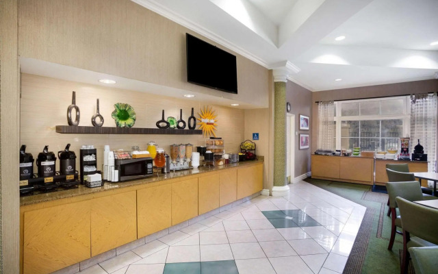La Quinta Inn And Suites By Wyndham Austin Southwest