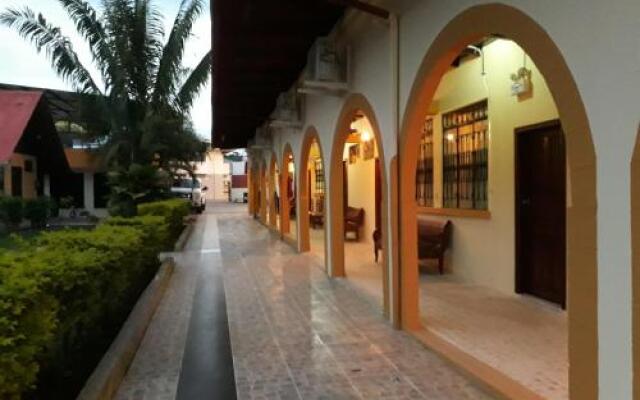 Salamandra's Suites & Hotel