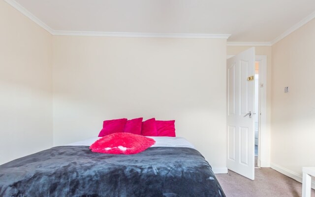 Lively Holiday Home in Norwich Near Wensum River