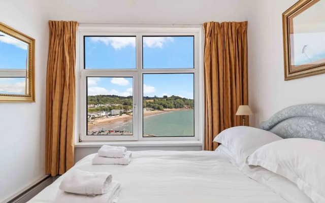 Captains View - Sea and Harbour Views Parking