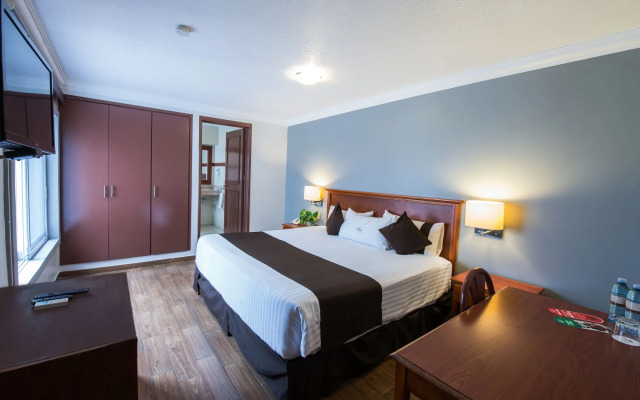 Del Marqués Hotel and Suites