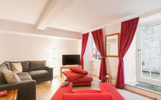 1 Bedroom Georgian Flat In New Town