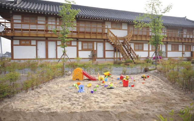 Gyeungju Gumobon Hanok Pension