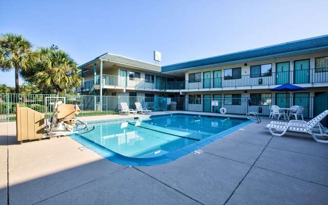 Motel 6 Valdosta, GA - University