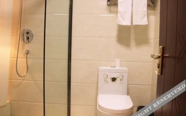 Yixuanju Business Hotel