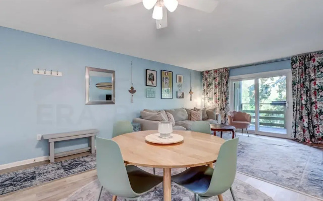 5d Amelia Landings 2 Bedroom Condo by RedAwning