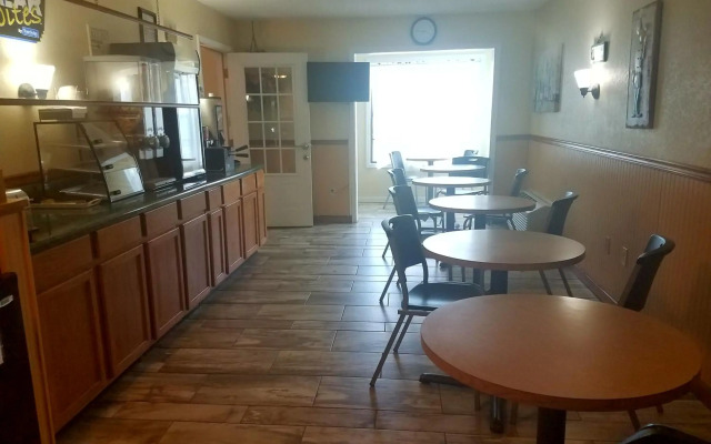 Travelodge by Wyndham Perry National Fairgrounds Area I-75