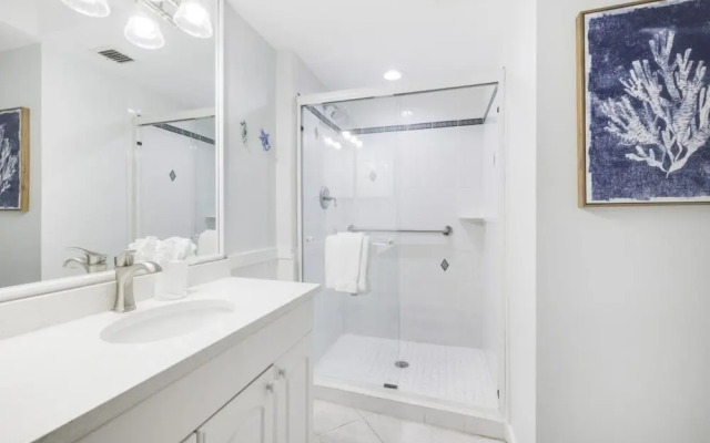 Loggerhead 282 2 Bedroom Condo by RedAwning