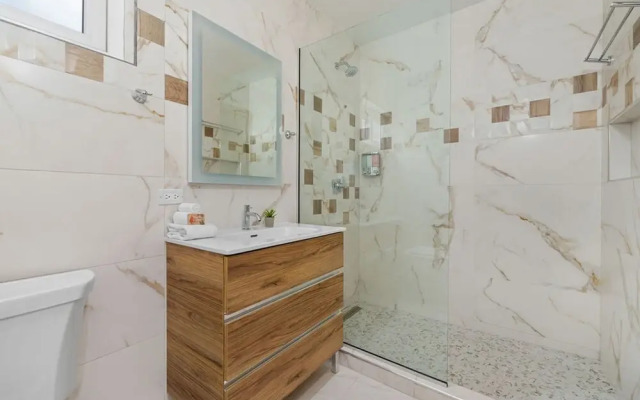 NEW 5br5 5BA Villa Private Pool Close 2 Beach