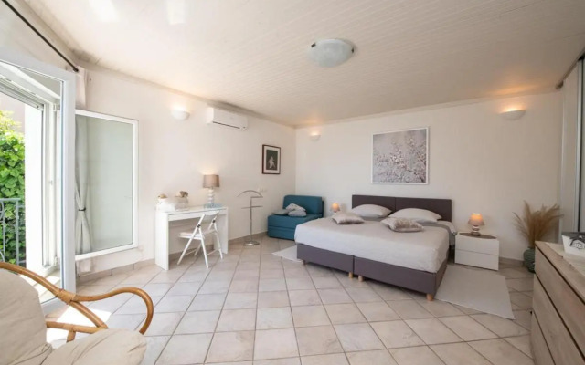 Villa Tomić Apartment Mia near the sea