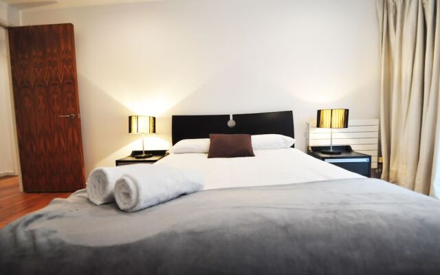 Modern Apartment in Old Street