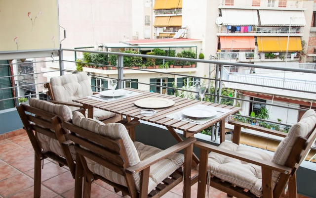 Spacious Apartment in Neos Kosmos