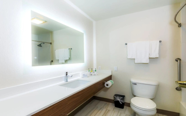 Holiday Inn Express Osage Beach - Lake Of The Ozarks by IHG