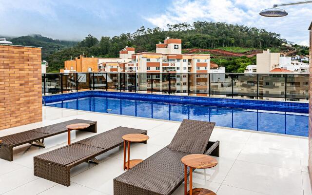 Studio elegante e novo, ótima localização SSG210