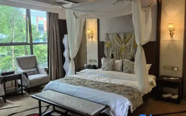 2+7 Creative Park Hotel