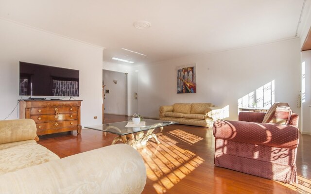 Eur Luminous And Large Family Terrace Apartment