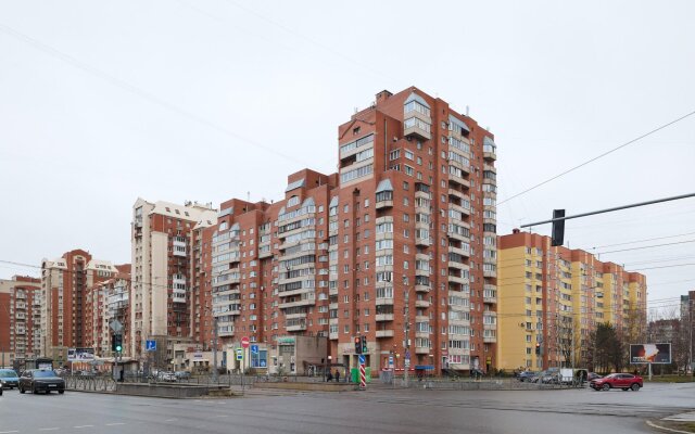 Apartment on Savushkina Street