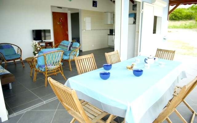 House With 2 Bedrooms in Saint François, With Pool Access, Enclosed Ga