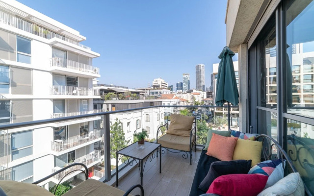 Elegant Duplex near Rothschild by FeelHome