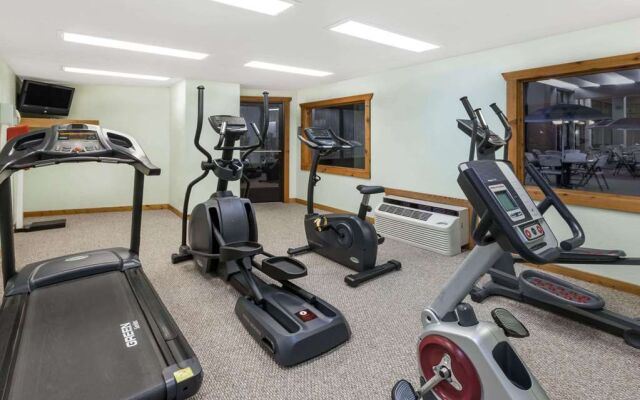 Ramada Grayling Hotel And Conference Center