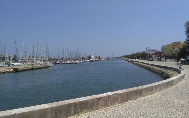 B10 - Top-Floor Bay View