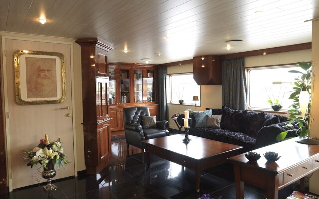 Crossgates Hotelship 3 Star Hafen Neuss