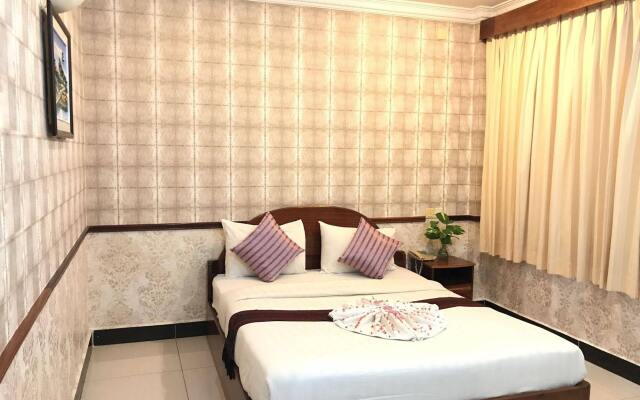 Holiday Hotel