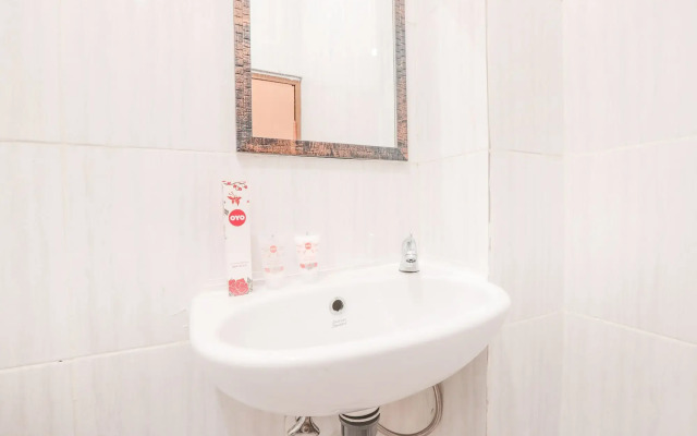 Super OYO 160 Lontar Residence