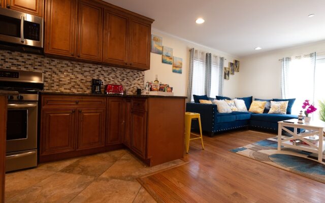 Yachtsman's Cove with 3-Levels