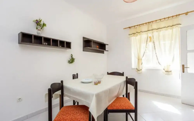 Apartment With Terrace and Pet-friendly
