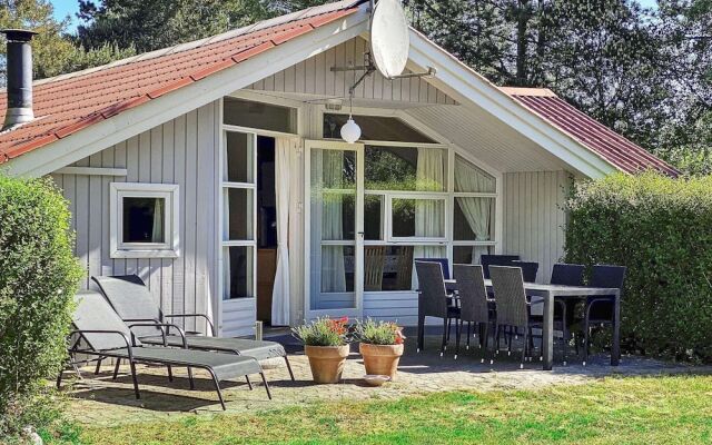 Quiet Holiday Home in Rodby near Sea