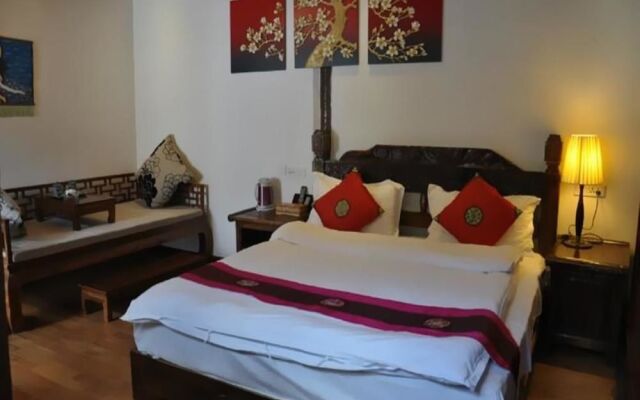 Lijiang Nobles Living Castle Hotel