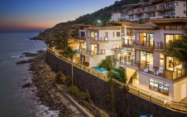 Wanning Half-Mountain Seacliff Lighthouse Pool Villa (Shenzhou Peninsula Potougang Branch)