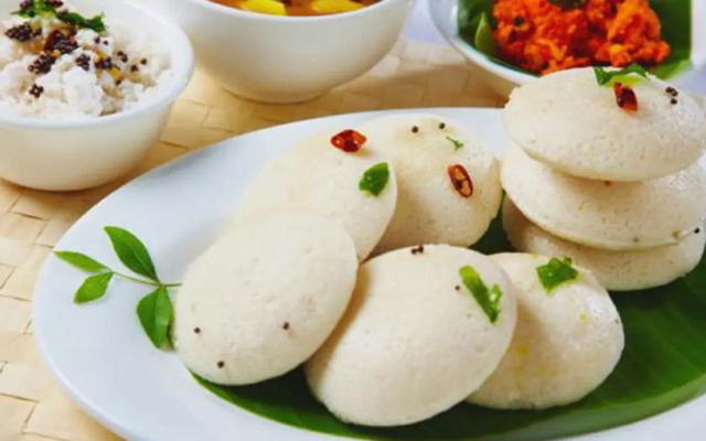 OYO 4806 Holiday Hotel